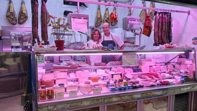 Boni y Luisa en su tienda de Illescas en una imagen tomada en los días previos al cierre