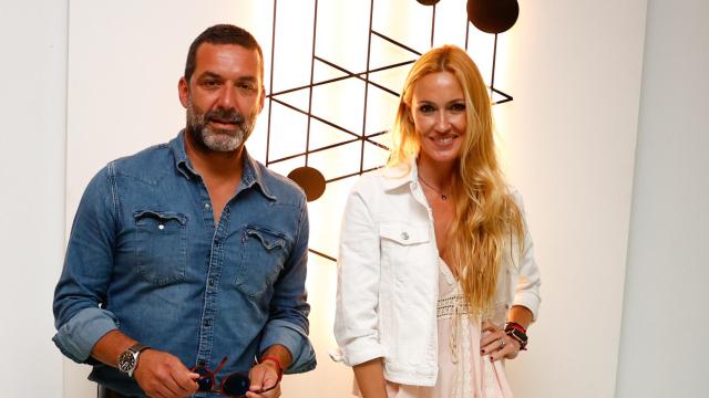 Jaime Anglada junto a su amiga y compañera, Carolina Cerezuela, en un acto público.