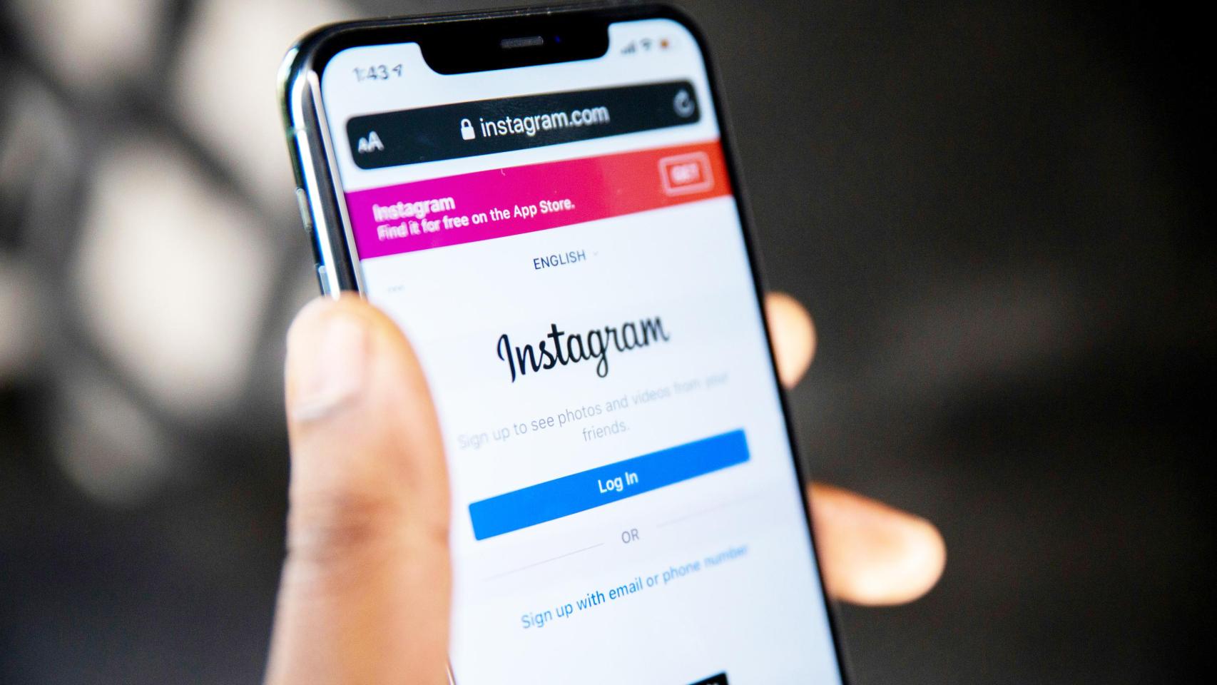 La app Instagram en un móvil