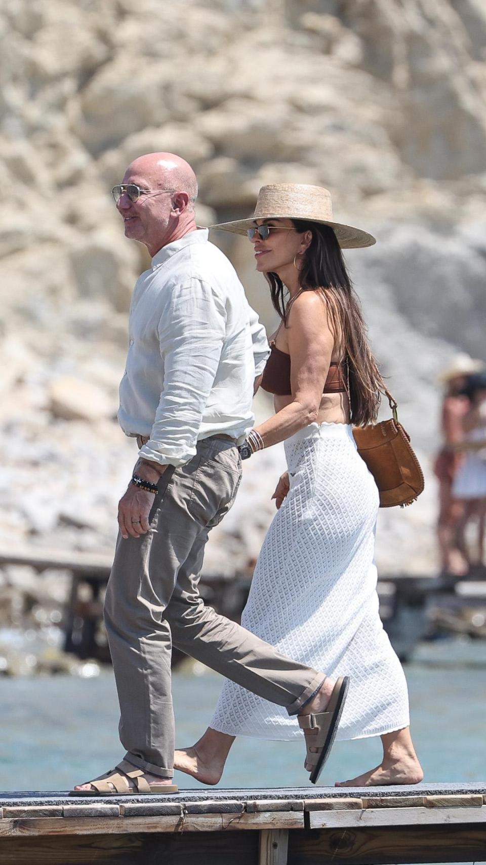Bezos y Lauren Sánchez, en la costa de Ibiza.