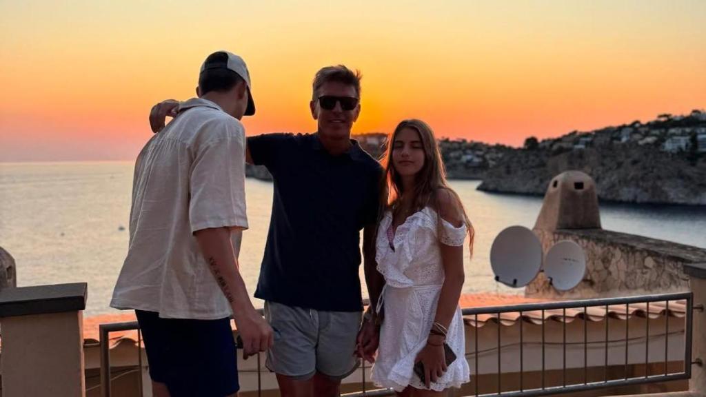 Manuel Díaz 'El Cordobés', con sus hijos Manuel y Triana, a imagen de sus redes sociales.