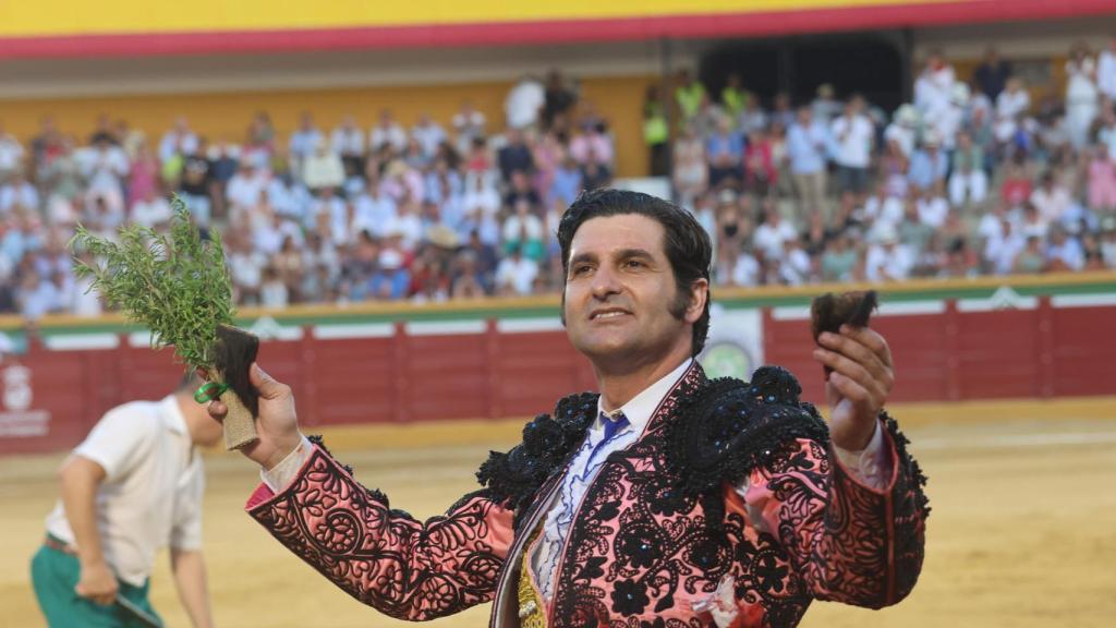 Morante de la Puebla, feliz, saludo del COSO.