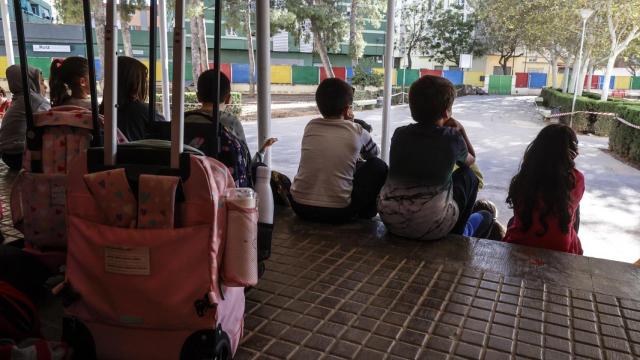Alumnos de un colegio afectado por la dana retoman las clases. Rober Solsona / EP
