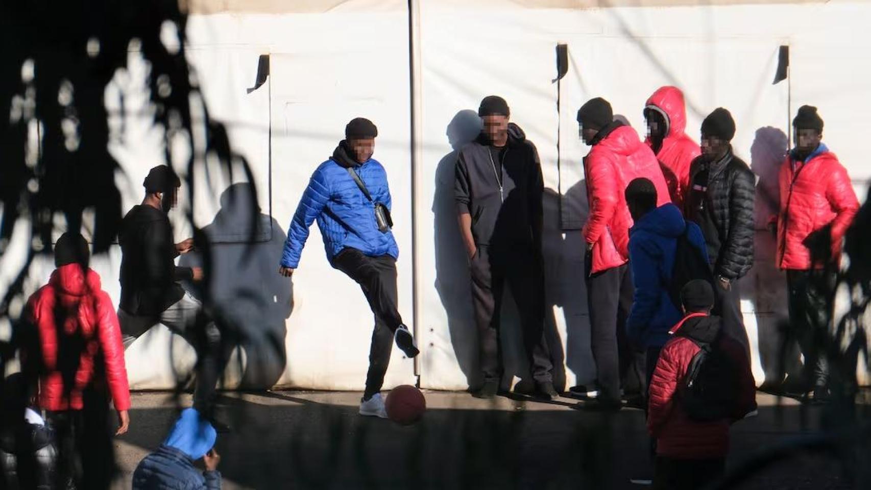 Diez malienses de 17 años, los primeros  asilados  que salen de Canarias rumbo a la Península: serán acogidos por Asturias