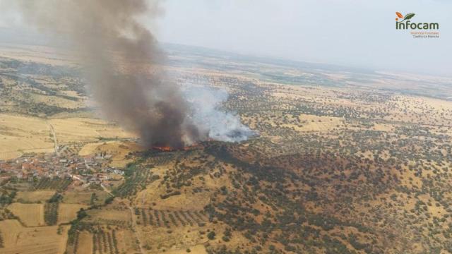 Incendio forestal en Navalmoralejo (Toledo). Foto: Plan Infocam.
