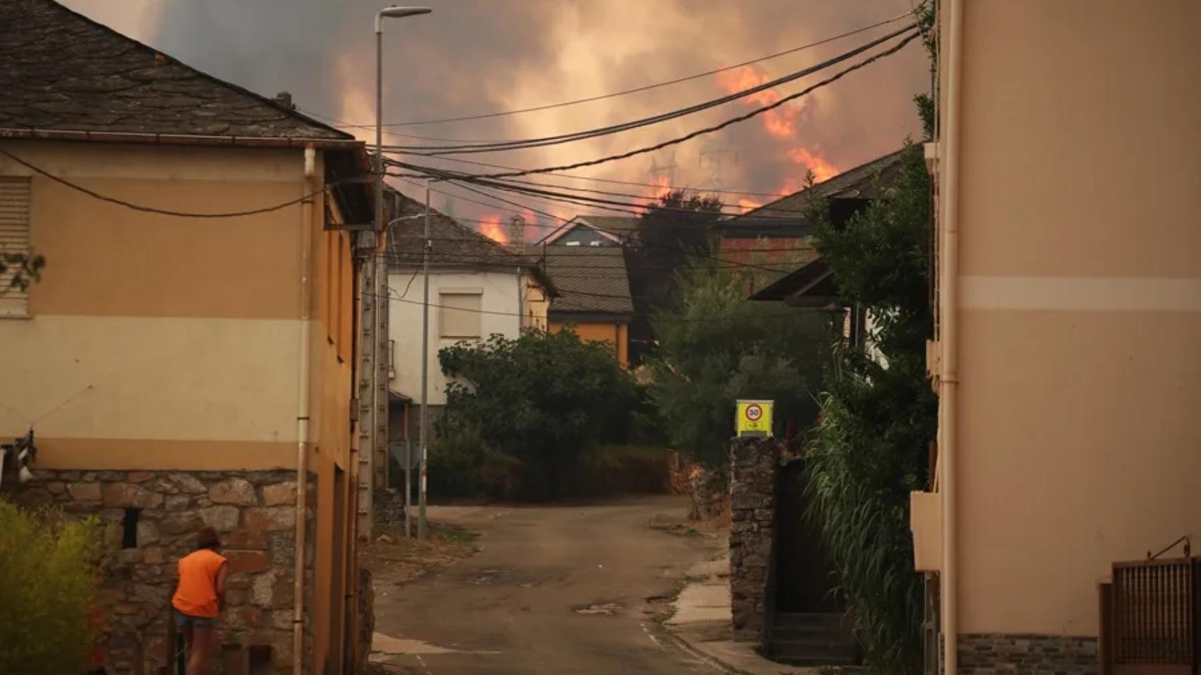 El  cóctel molotov  que complica la extinción de incendios como el de Las Médulas:  La situación es totalmente desfavorable 
