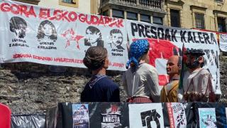 Las víctimas de ETA denuncian que cada verano "se enaltece a terroristas" en las calles vascas: "Es una anomalía democrática"