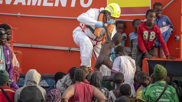 Salvamento Marítimo rescata a varios menores cerca del Puerto de la Restinga en noviembre de 2024.