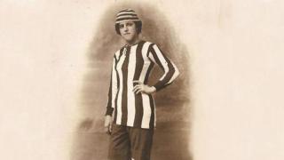 Nita Carmona, la primera futbolista profesional española: se vendaba los pechos y usaba gorra para poder jugar
