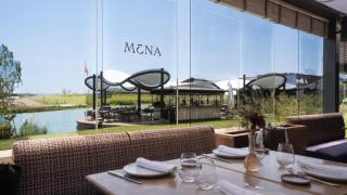 El refugio de verano del chef Aurelio Morales en Madrid: un taco de chuleta madurada y un cóctel frente al lago