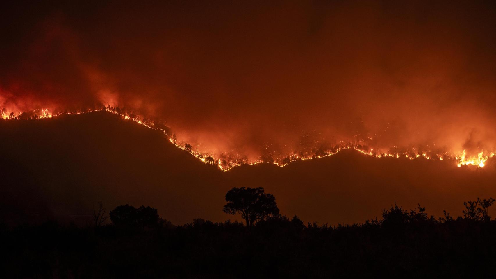 Viaje al triángulo de fuego entre Orense y Zamora, donde el cielo es negro y no se puede respirar:  Esto es el infierno en la Tierra 
