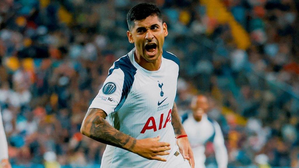 The Cuti Romero celebrates the second goal of the Spurs.