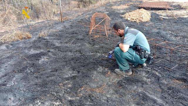 El Seprona esclarece las causas de un incendio ocurrido en la rambla de Canales de Titaguas.