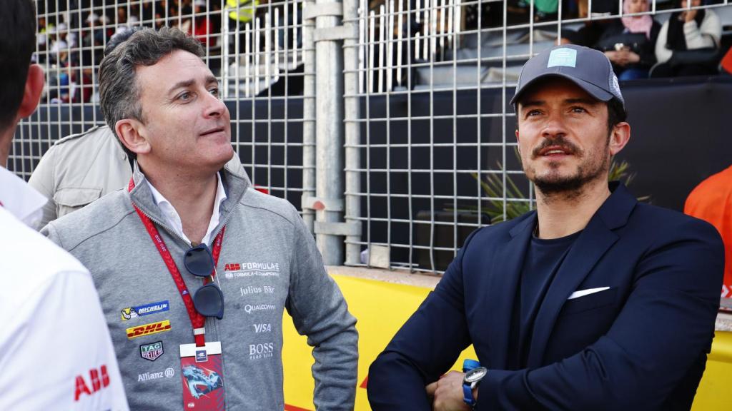 Alejandro Agag, con Orlando Bloom, en el Circuito Internacional Moulay El Hassan en Marruecos, en 2018.