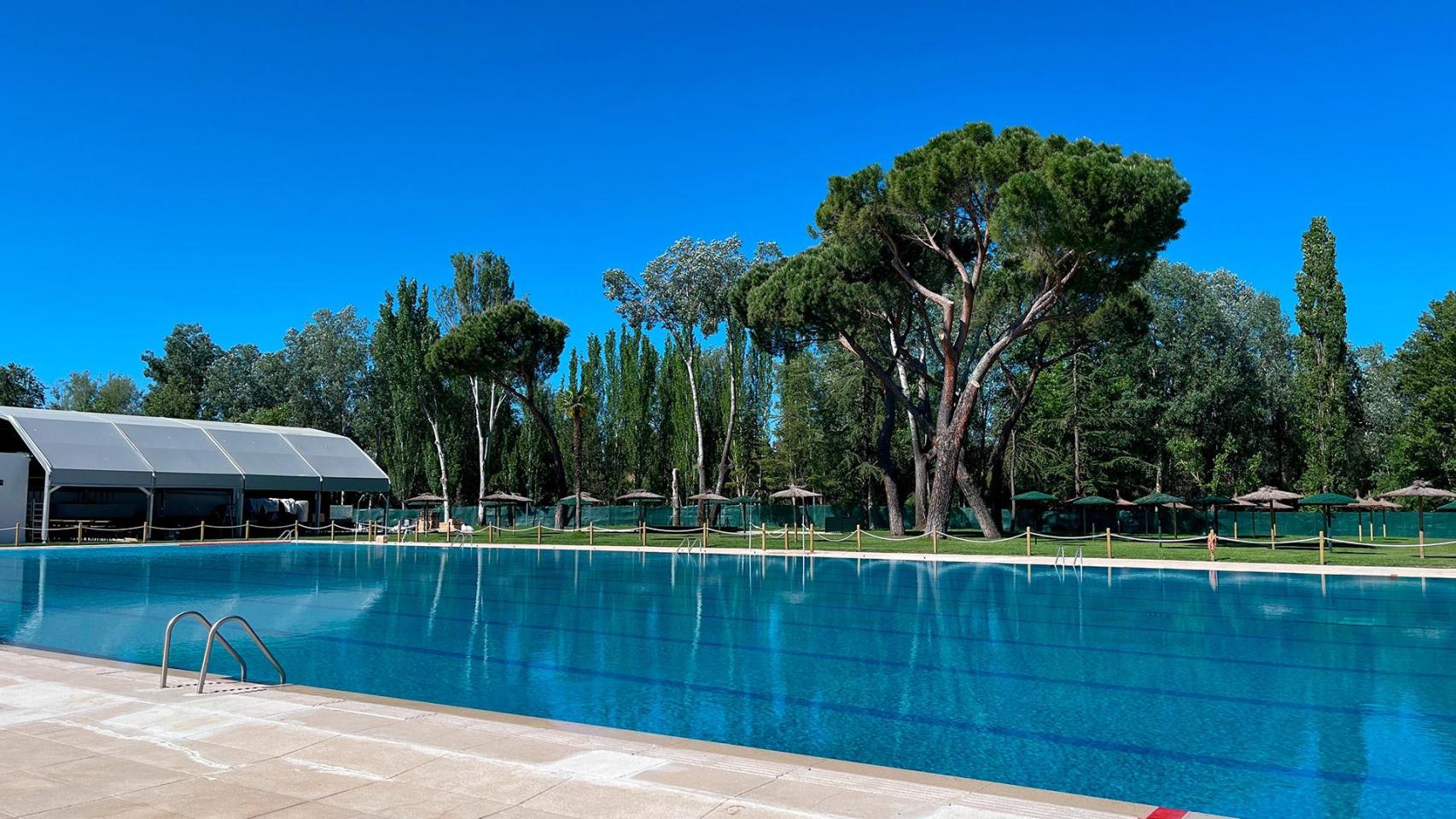 La espectacular playa del Club Somontes de Fuencarral-El Pardo (Madrid).