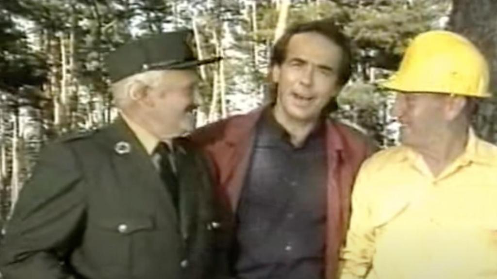 El cantautor Joan Manuel Serrat, en la campaña Todos contra el fuego emitida en 1990.