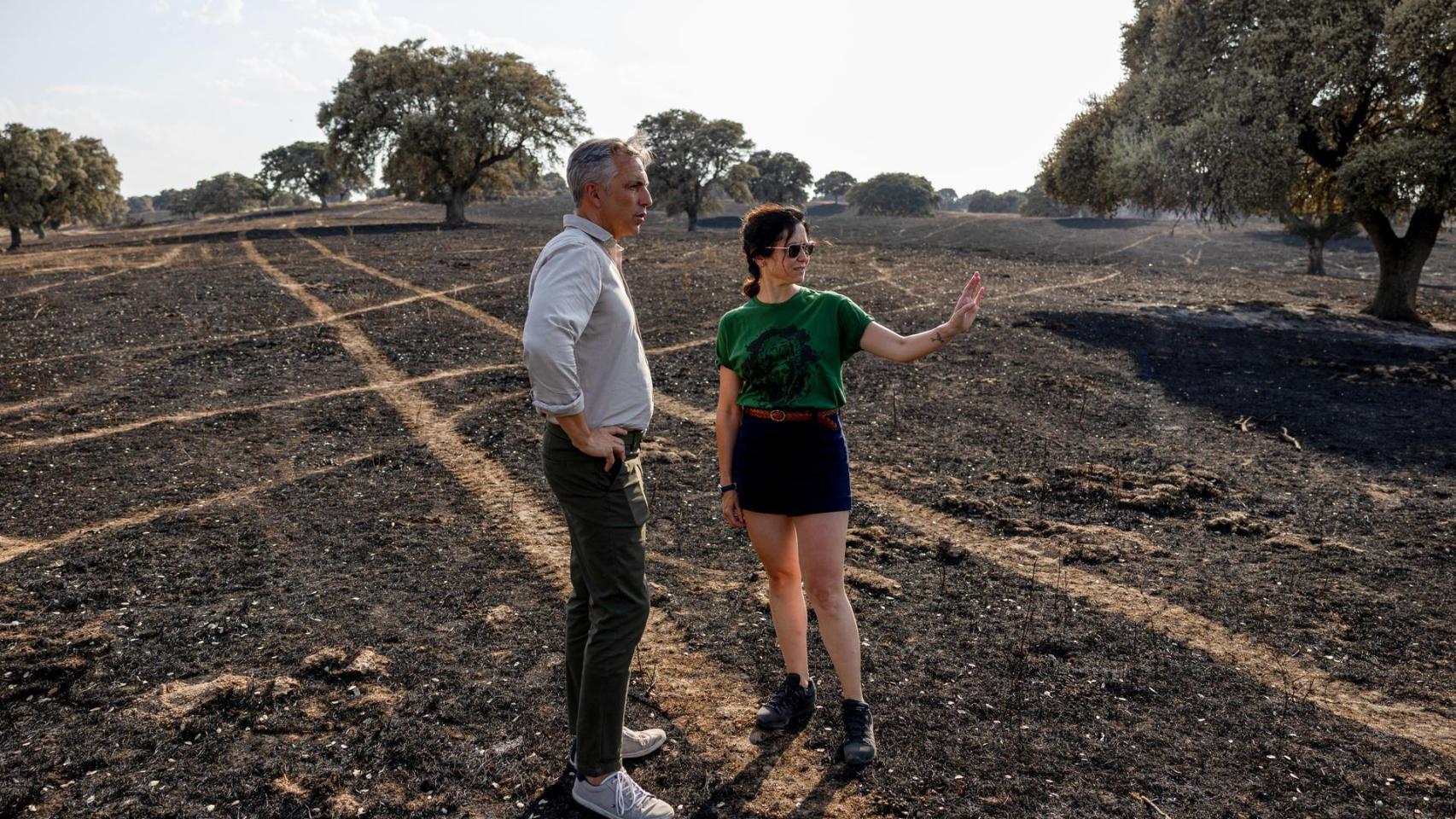 Ayuso advierte a Puente sobre los incendios:  Twitter hay que dejarlo para otro momento. Ahora corresponde ayudar 
