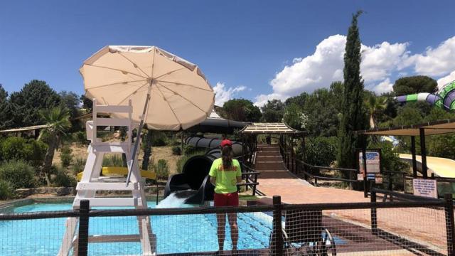 Socorrista en un parque acuático. Imagen archivo.