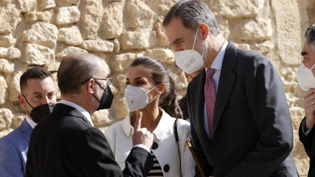 Javier Lambán Montañés, con Kings Felipe y Letizia, en un acto celebrado con motivo del 275 aniversario del nacimiento de Francisco de Goya en Fuendetodos, Zaragoza, el 29 de marzo de 2021.