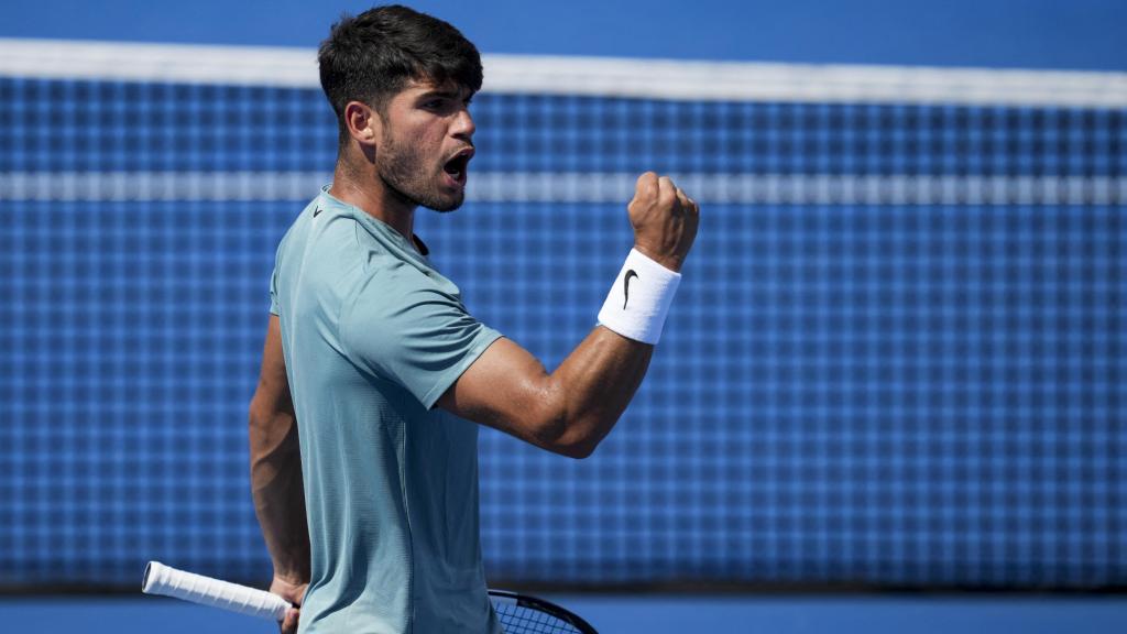 Alcaraz celebra un punto en su duelo ante Rublev.