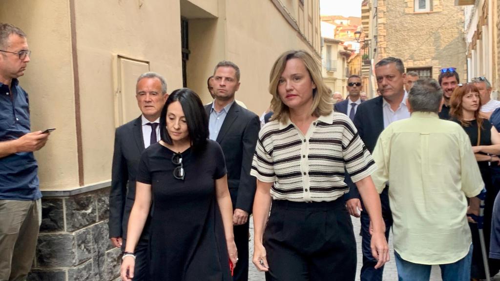 Pilar Alegría, en el último adiós a Javier Lambán: "El respeto a su figura  está por encima de las diferencias"