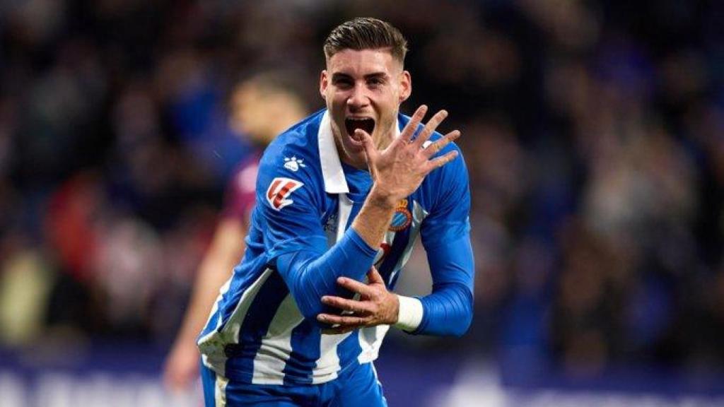 Roberto Fernández celebrates a goal marked last season against Valladolid.
