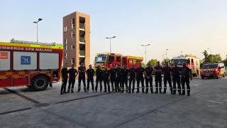 Del sur al norte contra el fuego: bomberos de Málaga se incorporan a la lucha contra los incendios en Ourense