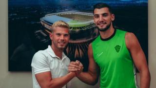 El Elche refuerza su delantera con Rafa Mir y André Silva a la espera del Betis
