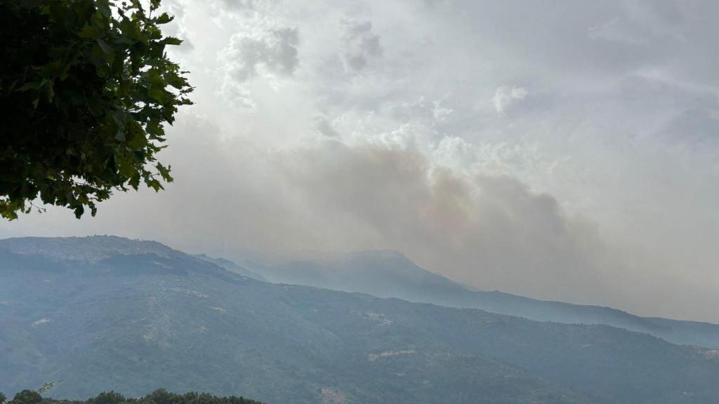 Columnas de humo en Candelario