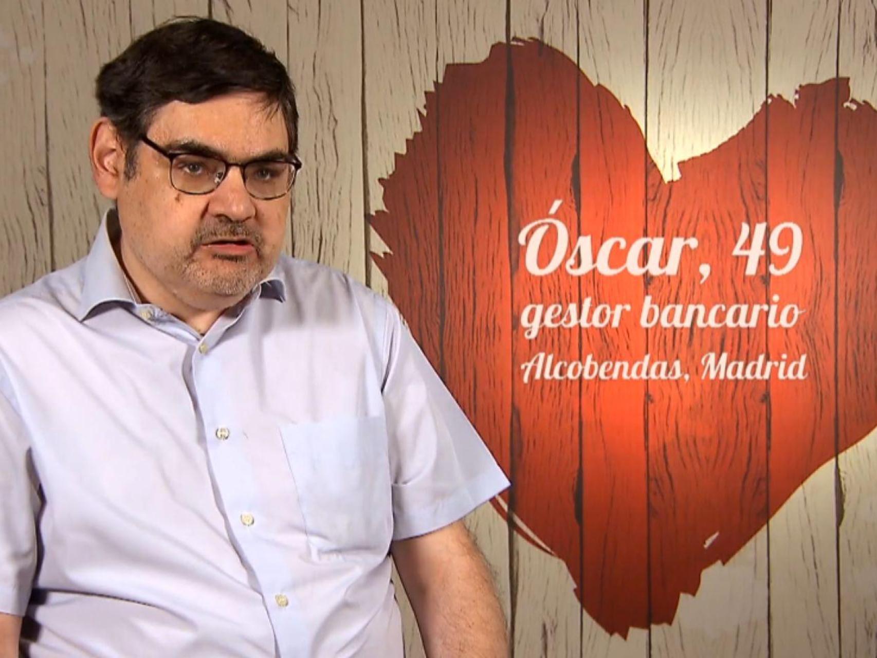 Un soltero de Madrid asombra a su cita en 'First Dates': "Soy guapo pero no  me lo acabo de creer, no sé venderme"