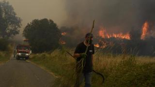 La Xunta asegura que los incendios de Ourense "van un poquito mejor" pero pide más medios al Gobierno