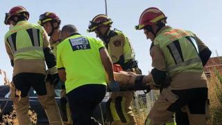 Una mujer de 80 años, rescatada por los bomberos de Toledo tras caer por un terraplén de dos metros