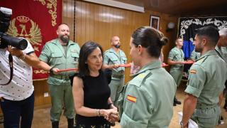 Defensa condecora al Tercio Alejandro de Farnesio 4º de la Legión por su trabajo en las inundaciones de la DANA