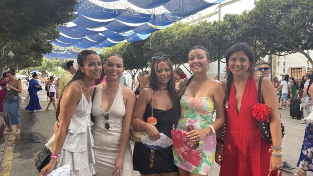 Unas chicas de Salamanca en la Feria de Málaga