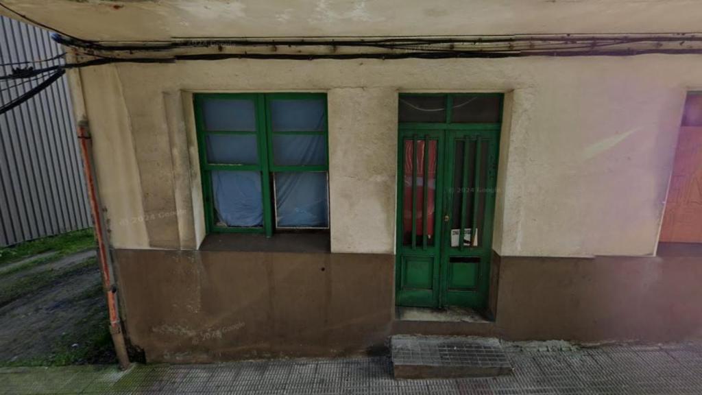 Cortes de tráfico en Arteixo (A Coruña) por el derribo del edificio de trapicheo en Meicende