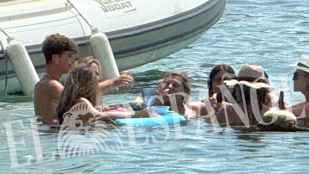 La hija de María Teresa Campos, refrescante mientras salía con sus amigos.