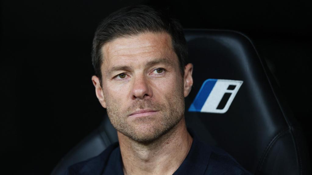 Xabi Alonso, on the bench before the start of the game against Osasuna.