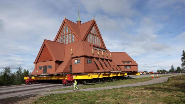 La iglesia será trasladada a su nuevo emplazamiento a un ritmo de medio kilómetro por hora.