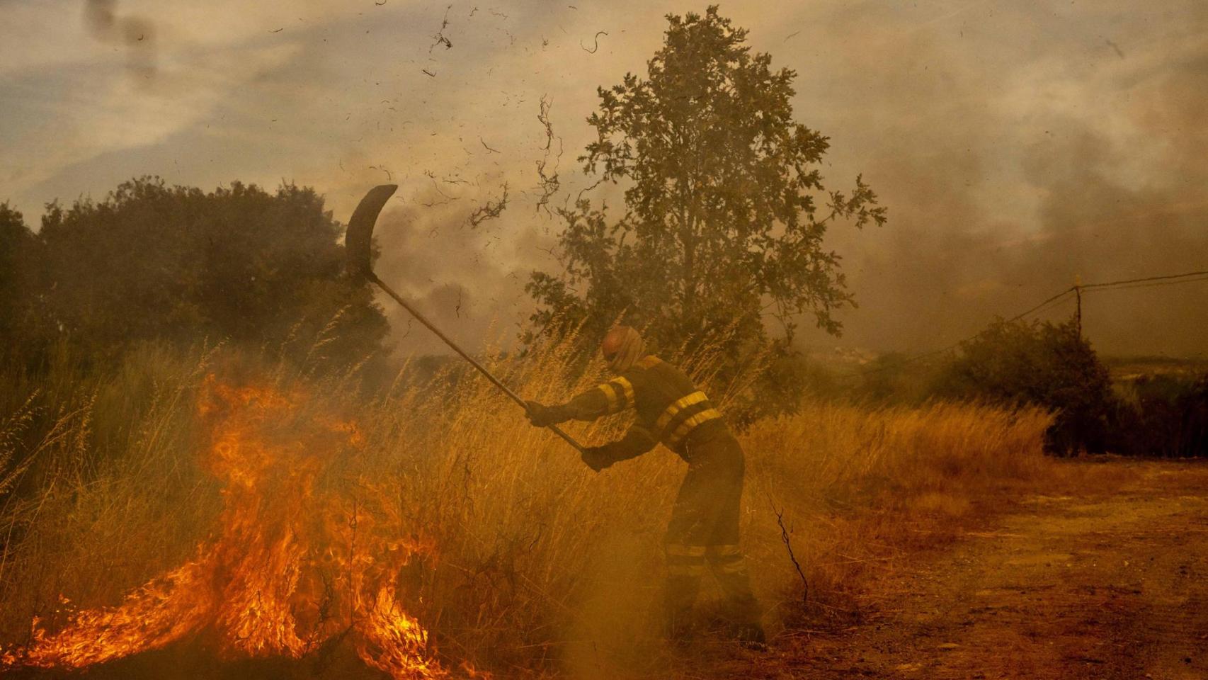 Incendios en España hoy, en directo | Cerca de 2.600 vecinos de 48 poblaciones continúan desalojados por los incendios en León