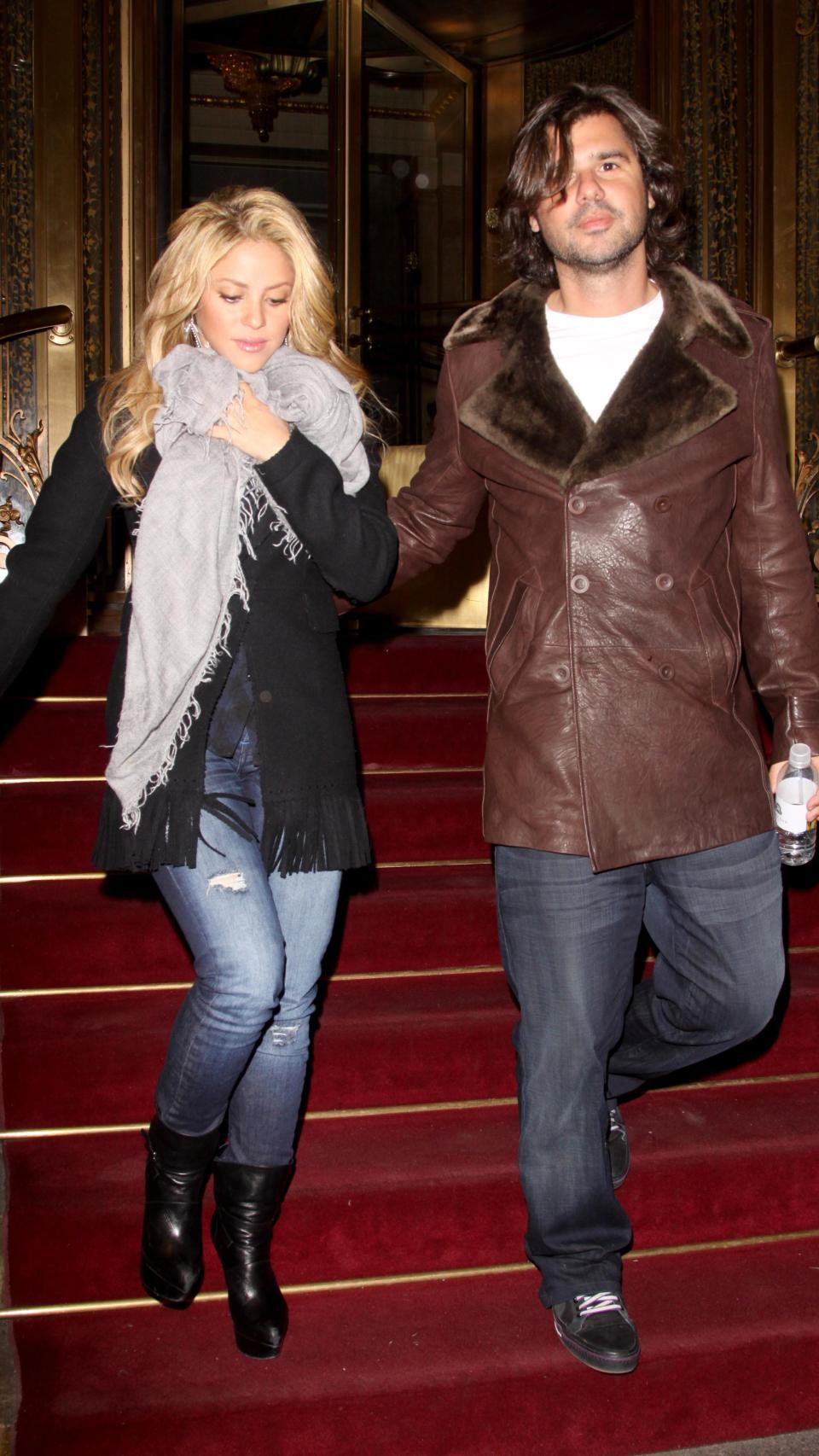 Shakira y Antonio de la Rúa fueron de 1999 a 2000. Actualmente trabajan juntos.