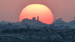Un nuevo bombardeo israelí mata a 16 palestinos, incluidos niños, y eleva a un centenar los muertos en Gaza en 48 horas