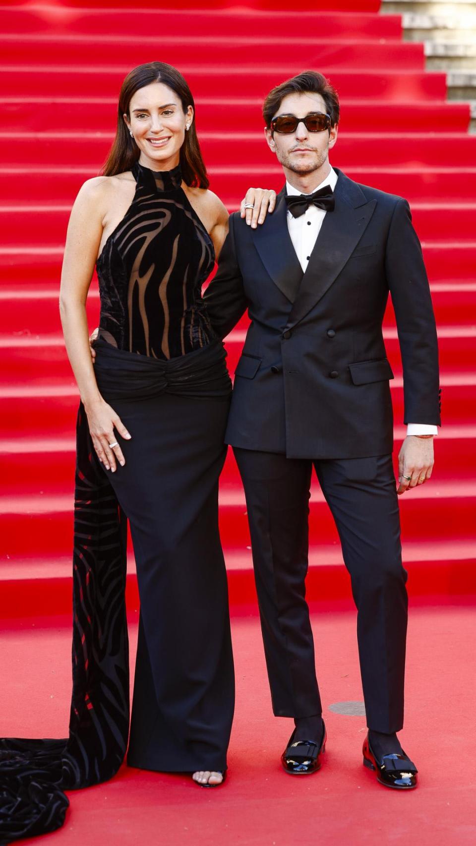 Nicolás Montenegro, con Gala González, en los Premios I de la Academia de Moda en Madrid, el 13 de junio de 2024.