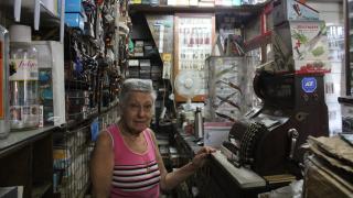 Carmen, la cuchillera de Atocha con 80 años en una tienda con más de un siglo: "Cerraré cuando la vida me jubile"