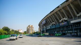 La marcha del Betis hace mella en los comercios de la zona: "He cerrado la tienda hasta que se renueve el Villamarín"