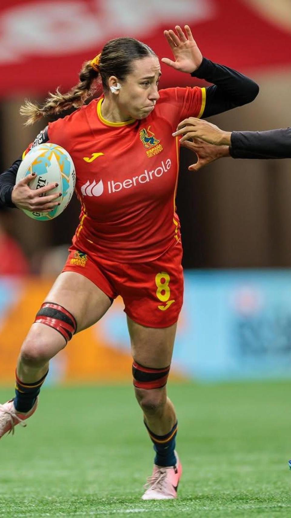 Olivia Fresneda, hija de Blanca Fernández Ochoa, es una jugadora de rugby profesional.