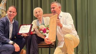La abuela Pilar cumple 100 años y tiene el secreto para llegar: cuando en España se ganaban cinco pesetas por día