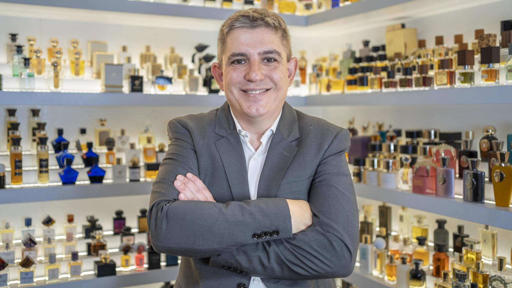 Juan López, el empresario que cambió los bidones de petróleo por botes de perfume:  El olfato está para detectar sexo y peligro 