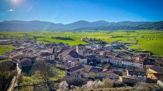 El pueblo medieval más bonito de Castilla y León: una villa abrazada a una muralla con una fábrica de cerveza artesanal