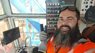 Juanma, el gruista del Puerto de Málaga con la eterna sonrisa: un coche truncó su vida en Muelle Heredia