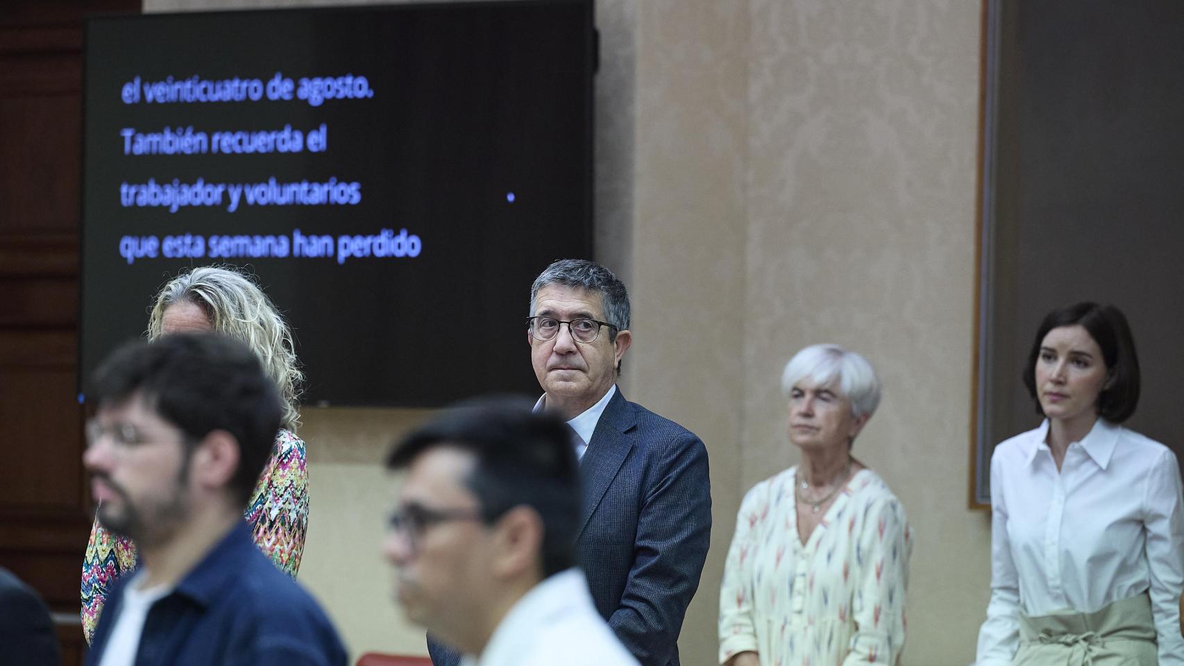 Patxi López contra Feijóo:  Pulseras deberían haber tenido algunos para saber dónde estaban durante los fuegos 